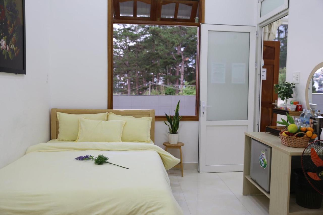 Strawberry Hotel Dalat Екстер'єр фото