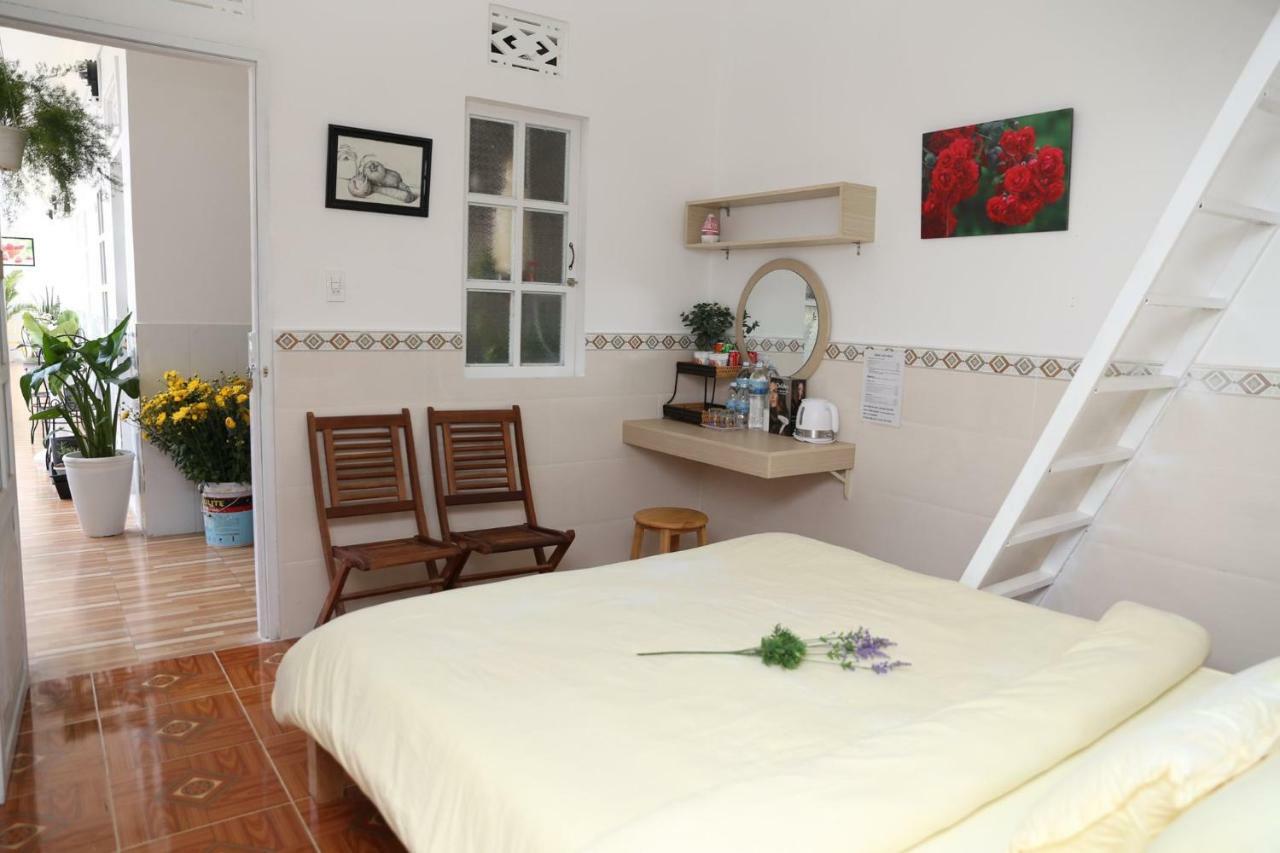 Strawberry Hotel Dalat Екстер'єр фото